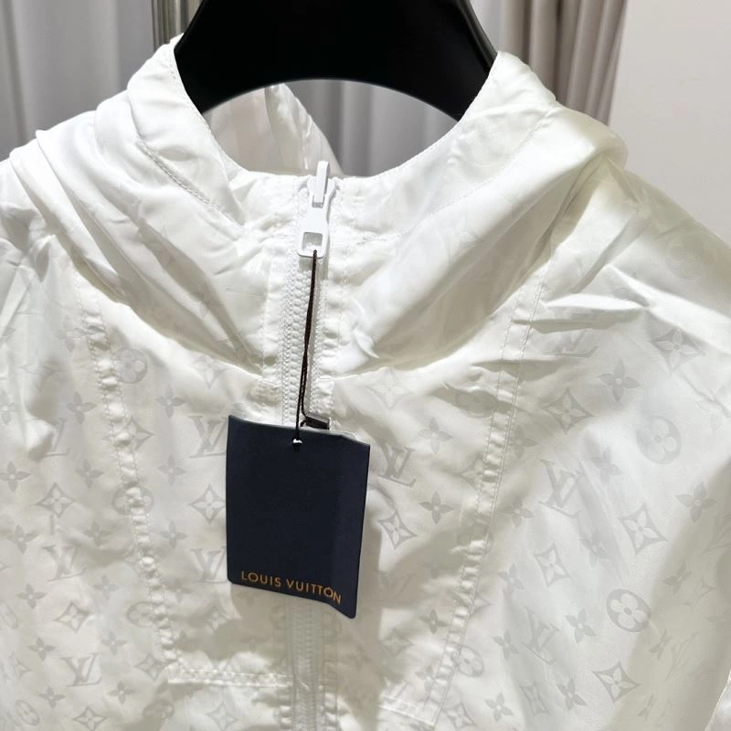 SmoothTexture Louis Vuitton Outwear 136691