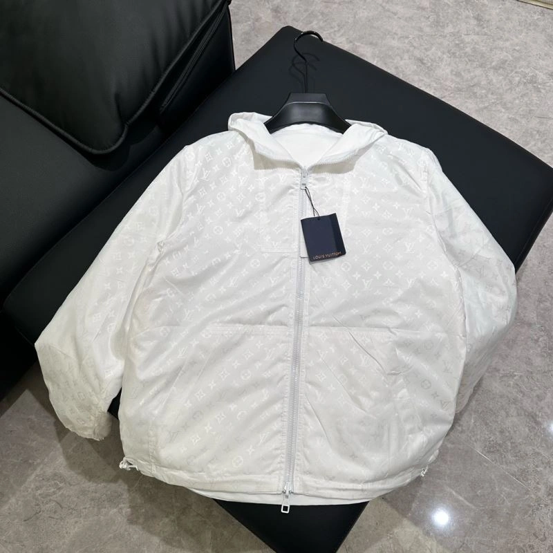 SmoothTexture Louis Vuitton Outwear 136691