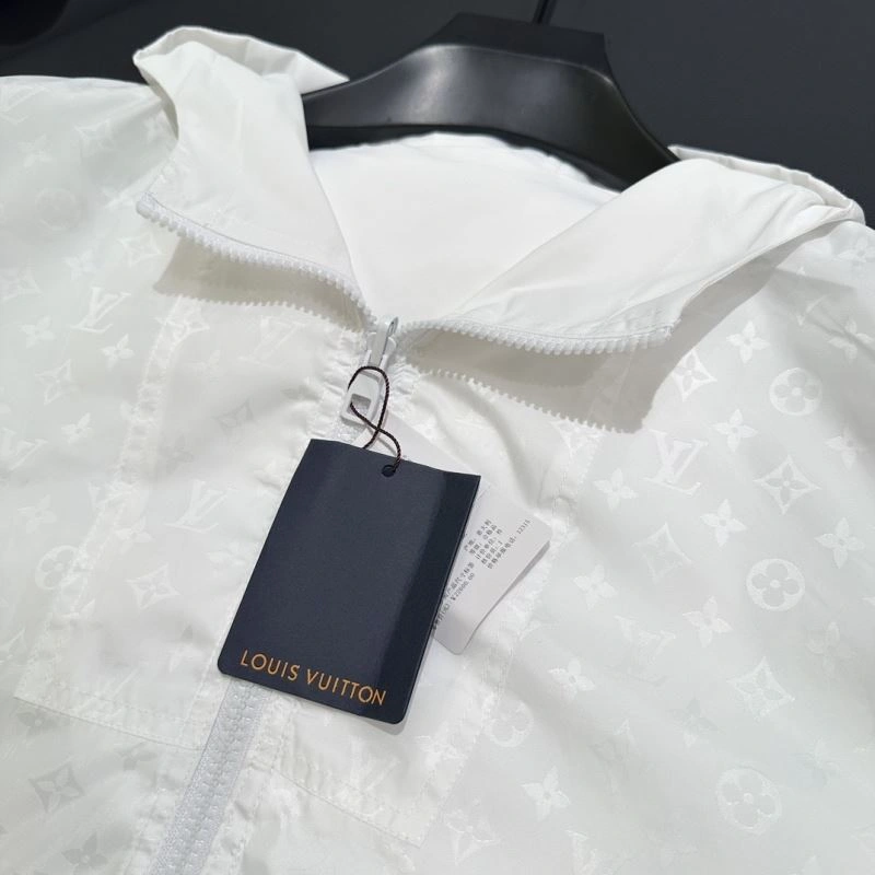 SmoothTexture Louis Vuitton Outwear 136691