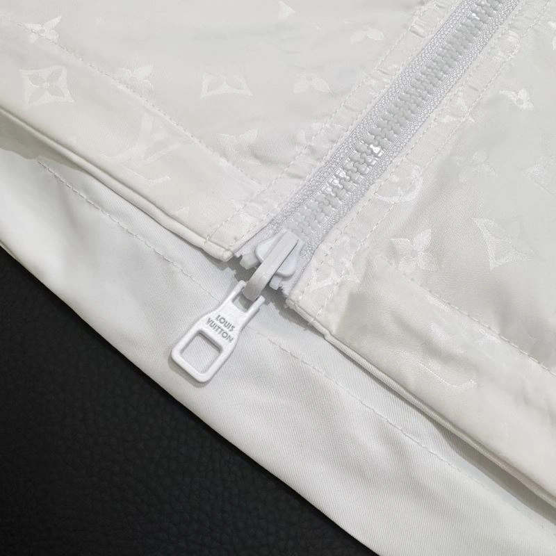 SmoothTexture Louis Vuitton Outwear 136691