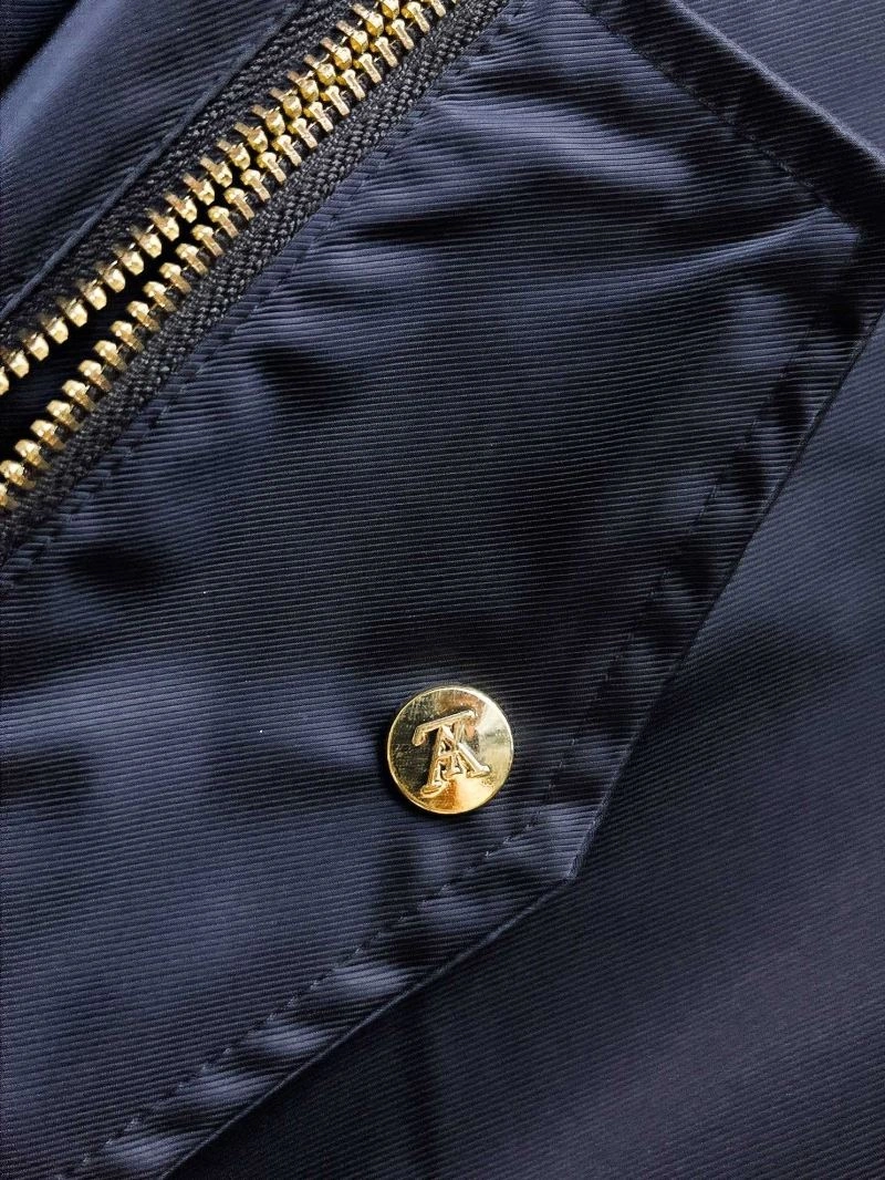 Louis Vuitton Outwear Compact 136693