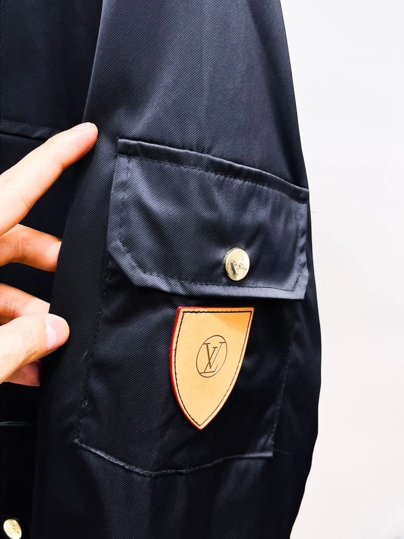 Louis Vuitton Outwear Compact 136693