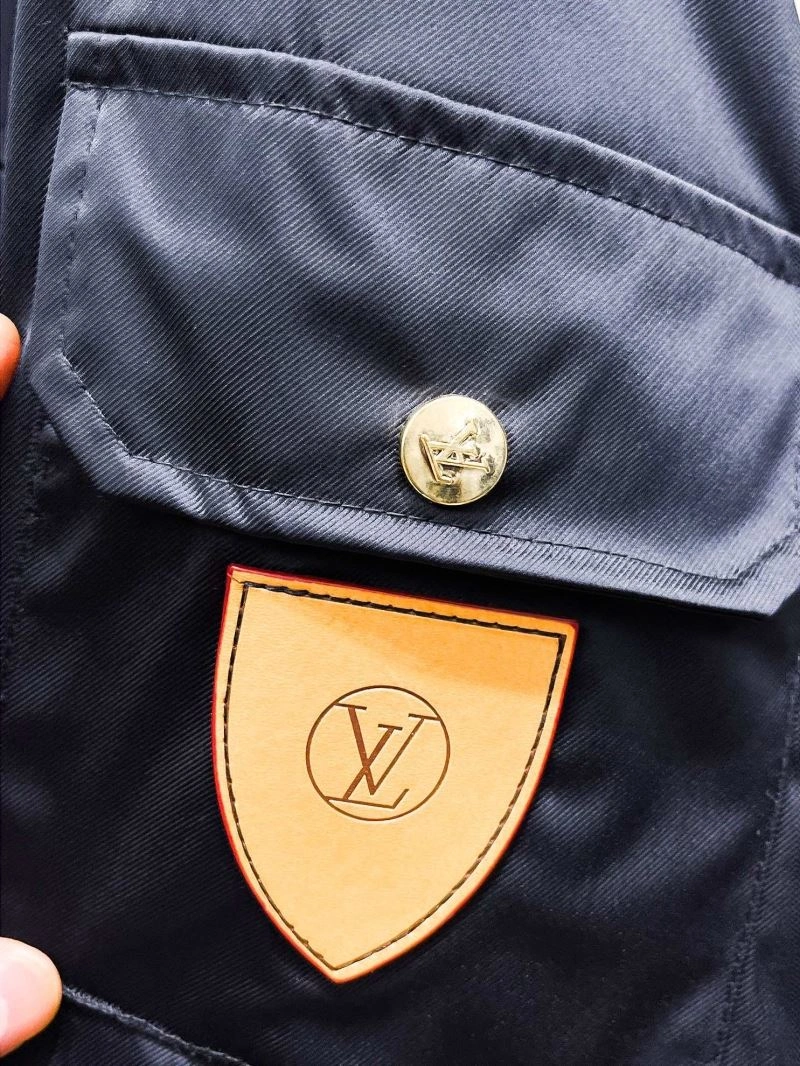 Louis Vuitton Outwear Compact 136693