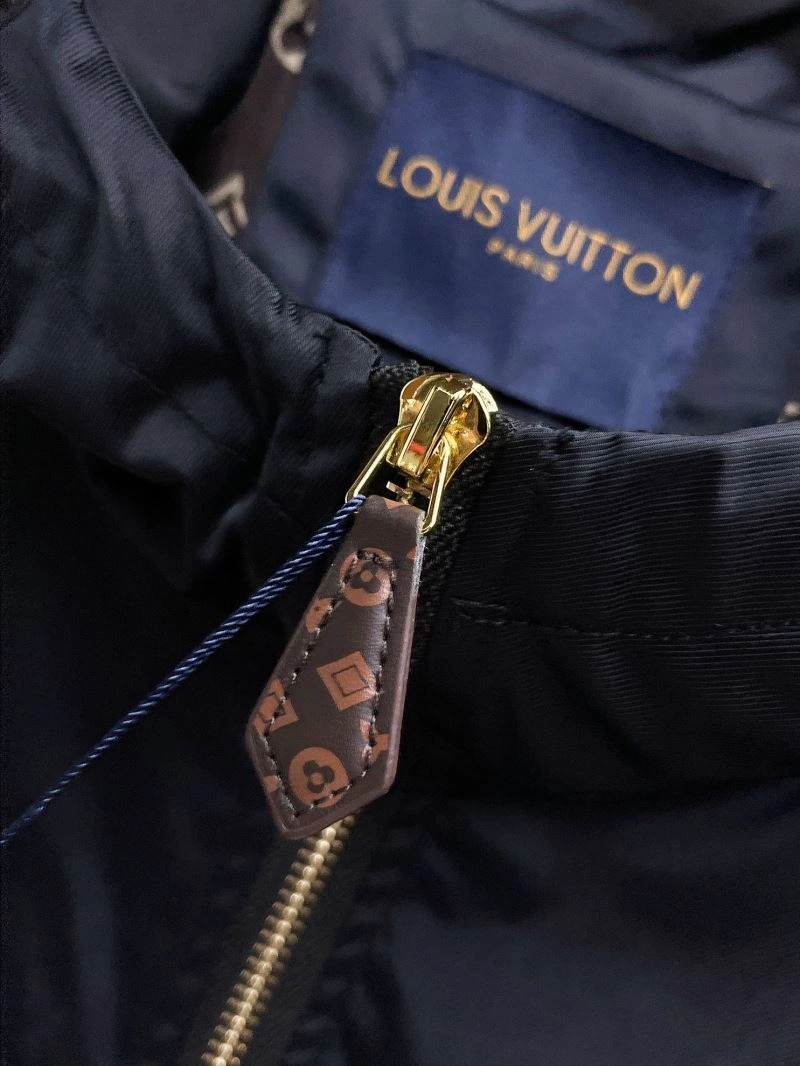 Louis Vuitton Outwear Compact 136693
