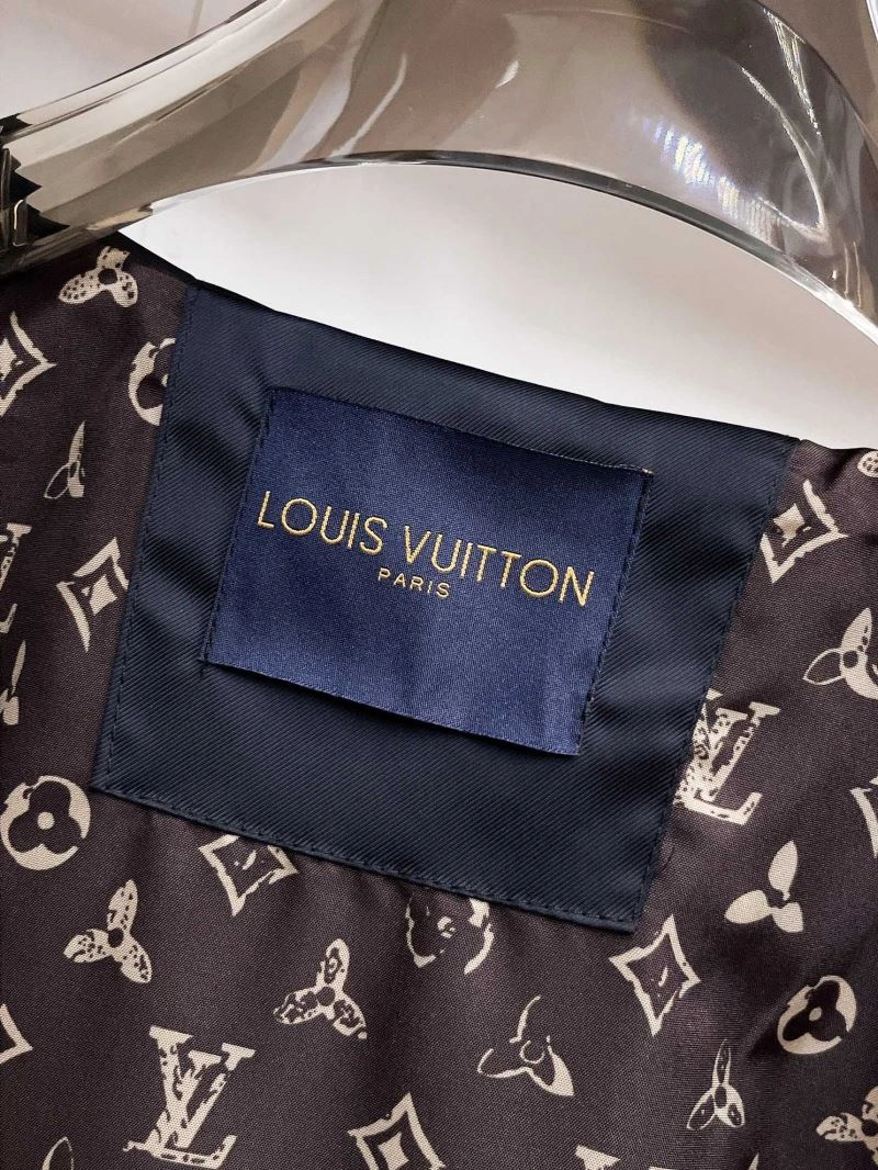 Louis Vuitton Outwear Compact 136693