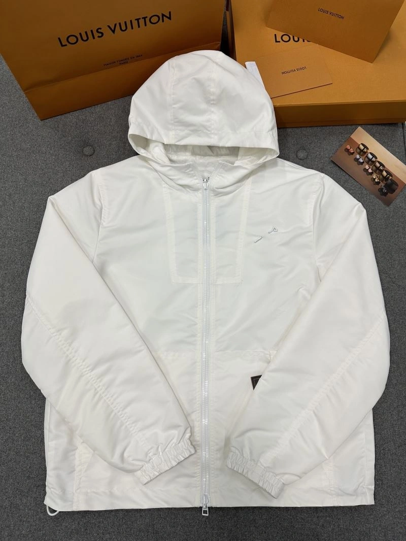 Bright Louis Vuitton Outwear 136686