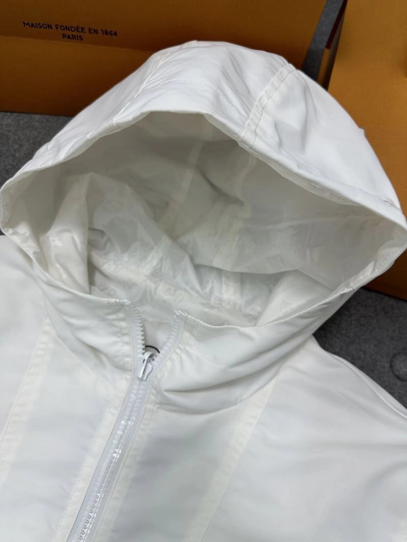 Bright Louis Vuitton Outwear 136686
