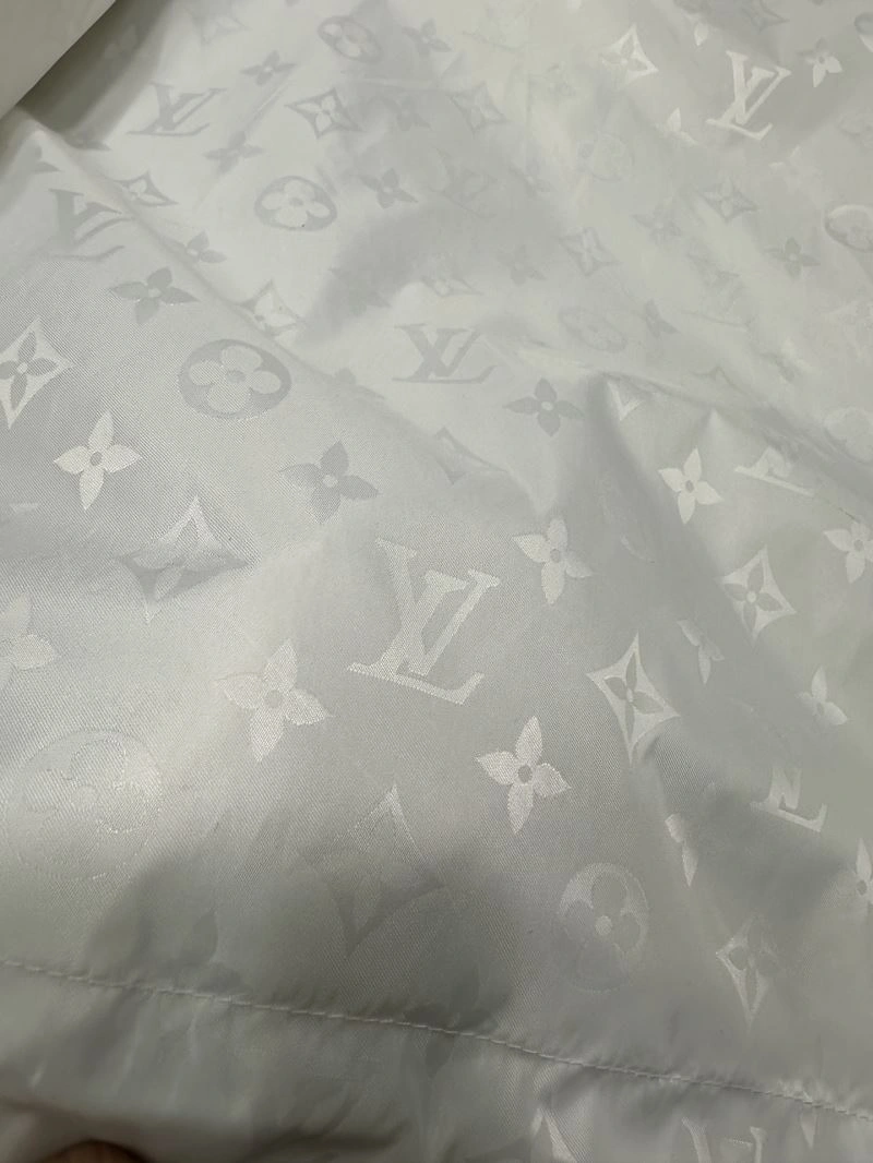 Bright Louis Vuitton Outwear 136686