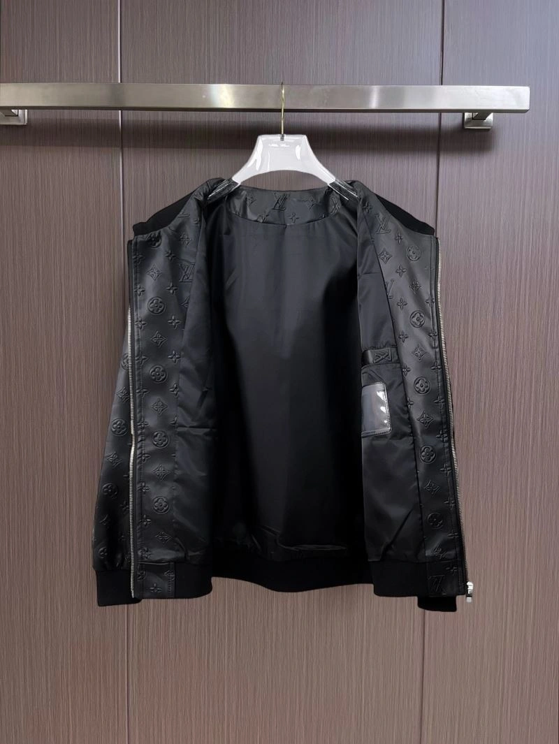 Louis Vuitton Outwear Chic 136682