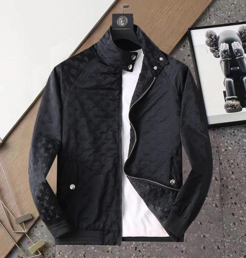 Flexible Louis Vuitton Outwear 136677