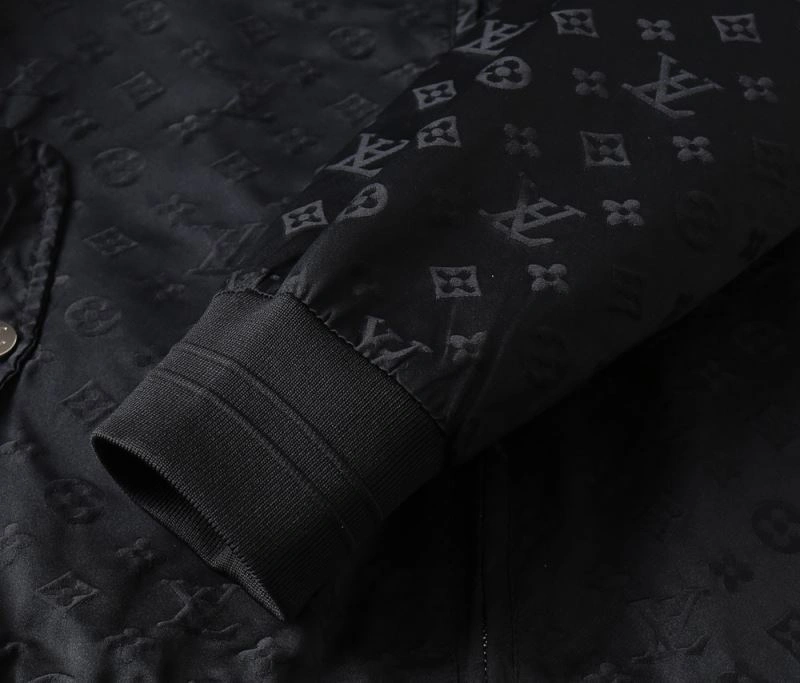 Flexible Louis Vuitton Outwear 136677