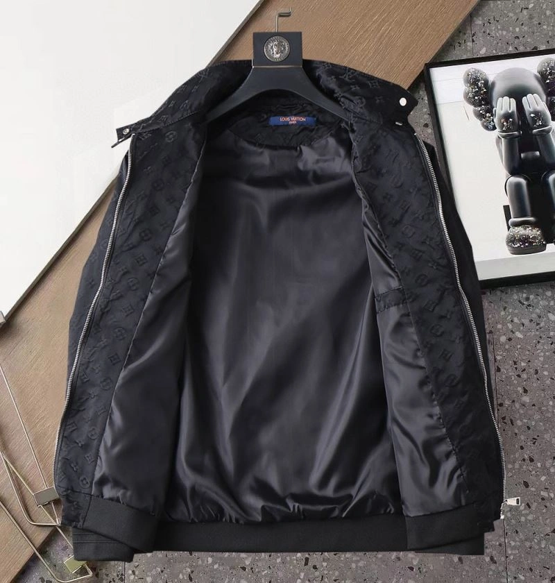Flexible Louis Vuitton Outwear 136677