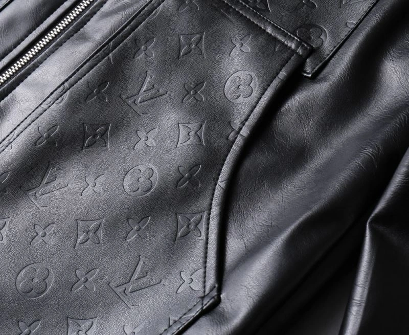 Breathable Louis Vuitton Outwear 136719