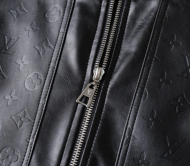 Breathable Louis Vuitton Outwear 136719