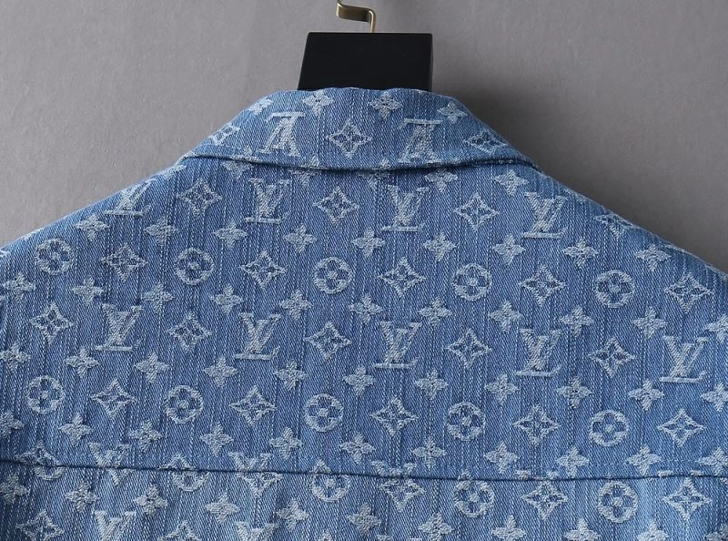 Classic Louis Vuitton Outwear 136676