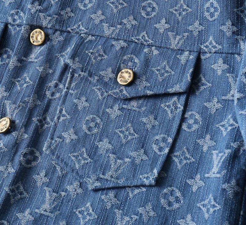 Classic Louis Vuitton Outwear 136676