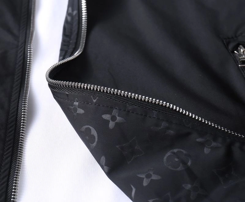Louis Vuitton Outwear Durable 136675
