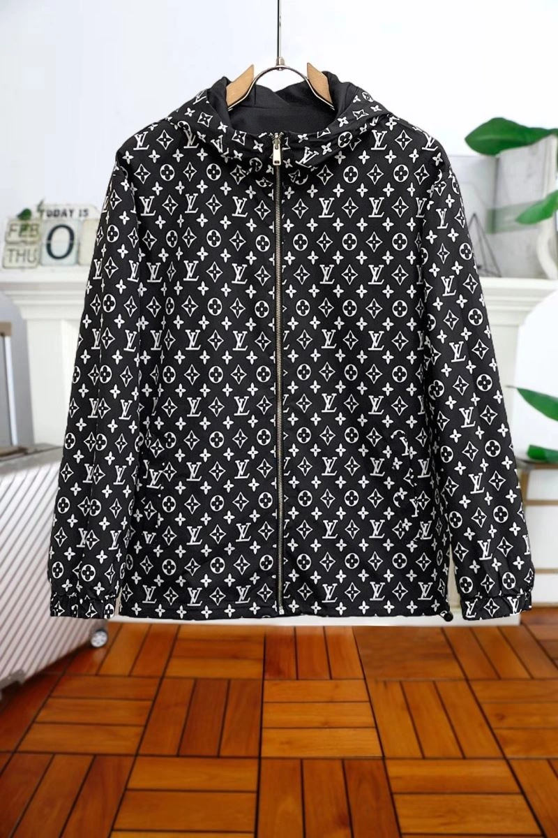 Sophisticated Louis Vuitton Outwear 136669