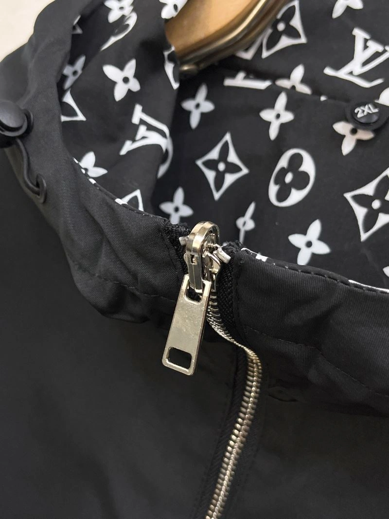 Sophisticated Louis Vuitton Outwear 136669