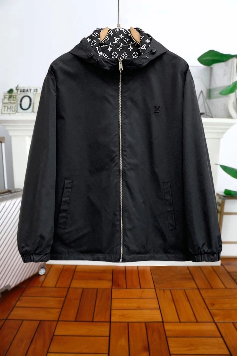Sophisticated Louis Vuitton Outwear 136669