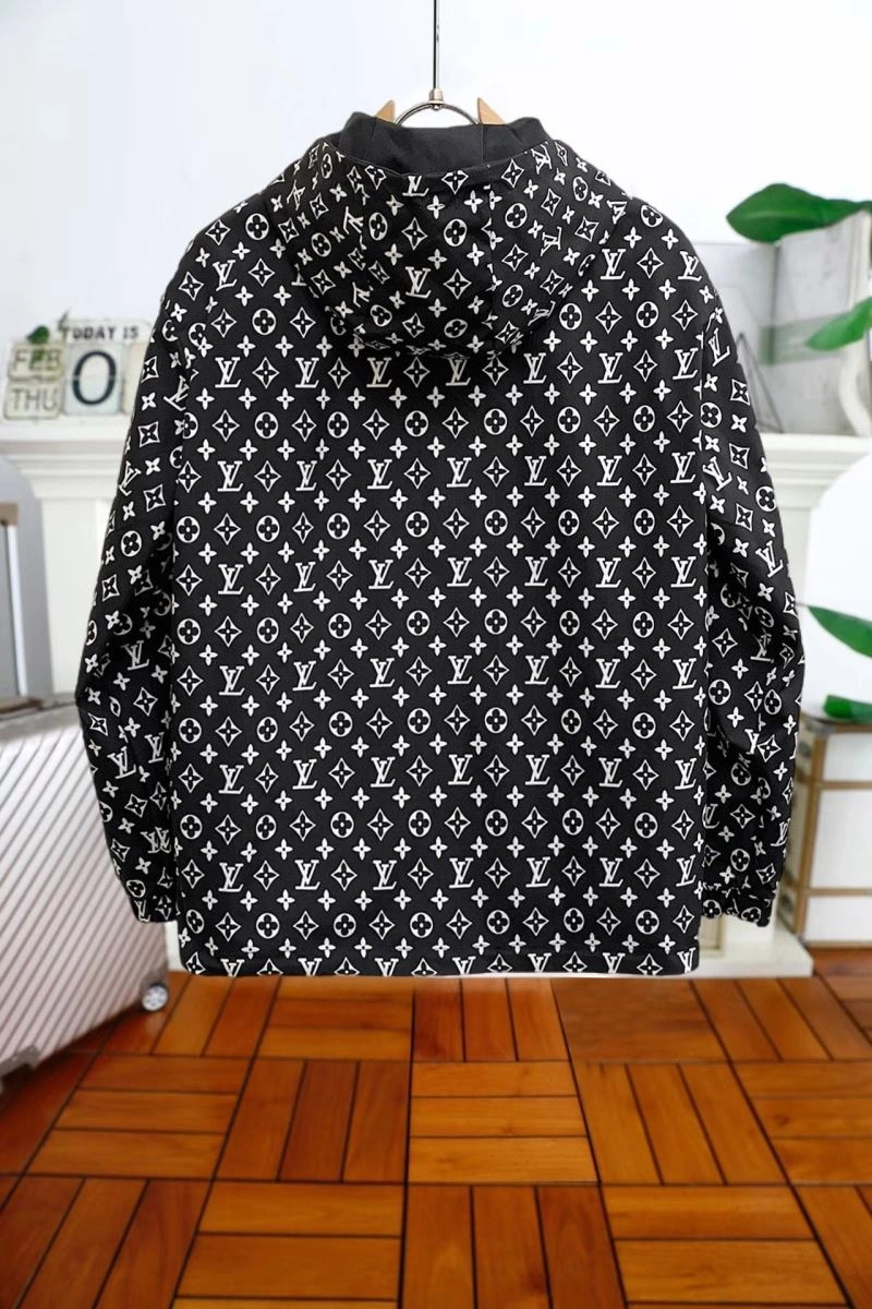 Sophisticated Louis Vuitton Outwear 136669