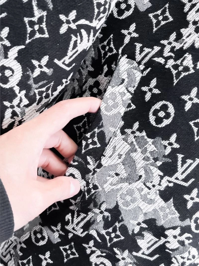 Louis Vuitton Outwear Effortless 136668
