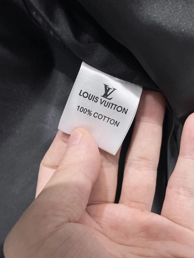 Louis Vuitton Outwear QuickDry 136660