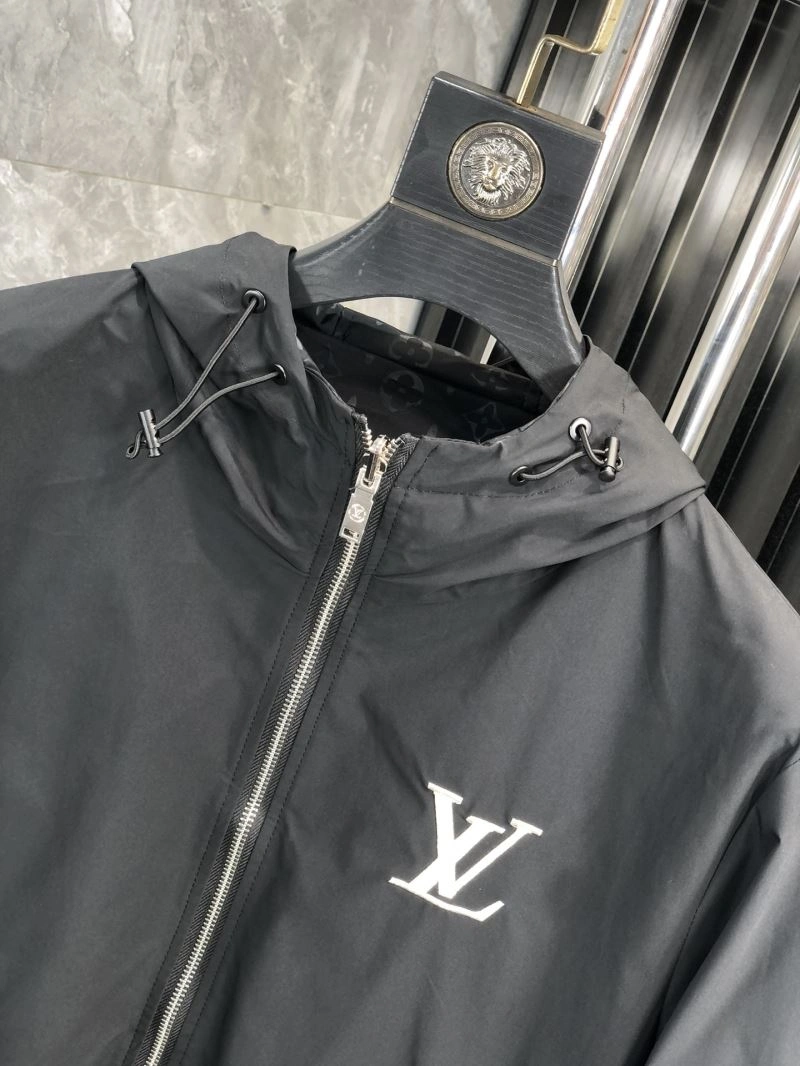 Louis Vuitton Outwear Sleek 136651