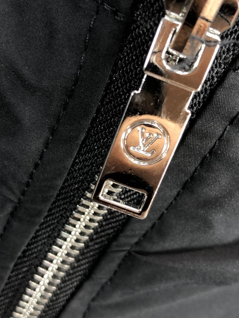 Louis Vuitton Outwear Sleek 136651