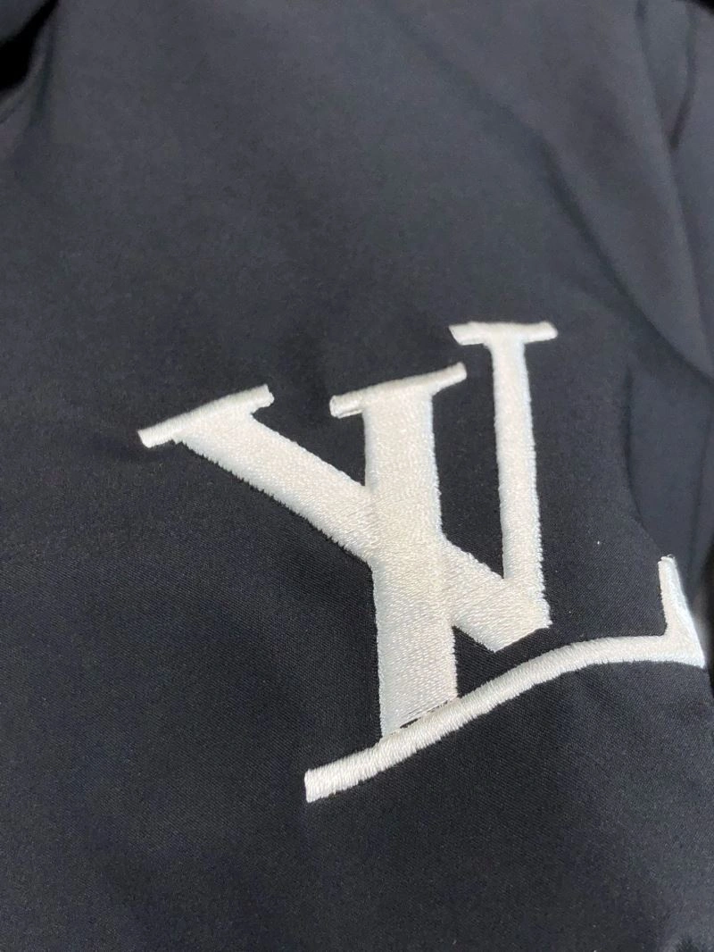 Louis Vuitton Outwear Sleek 136651