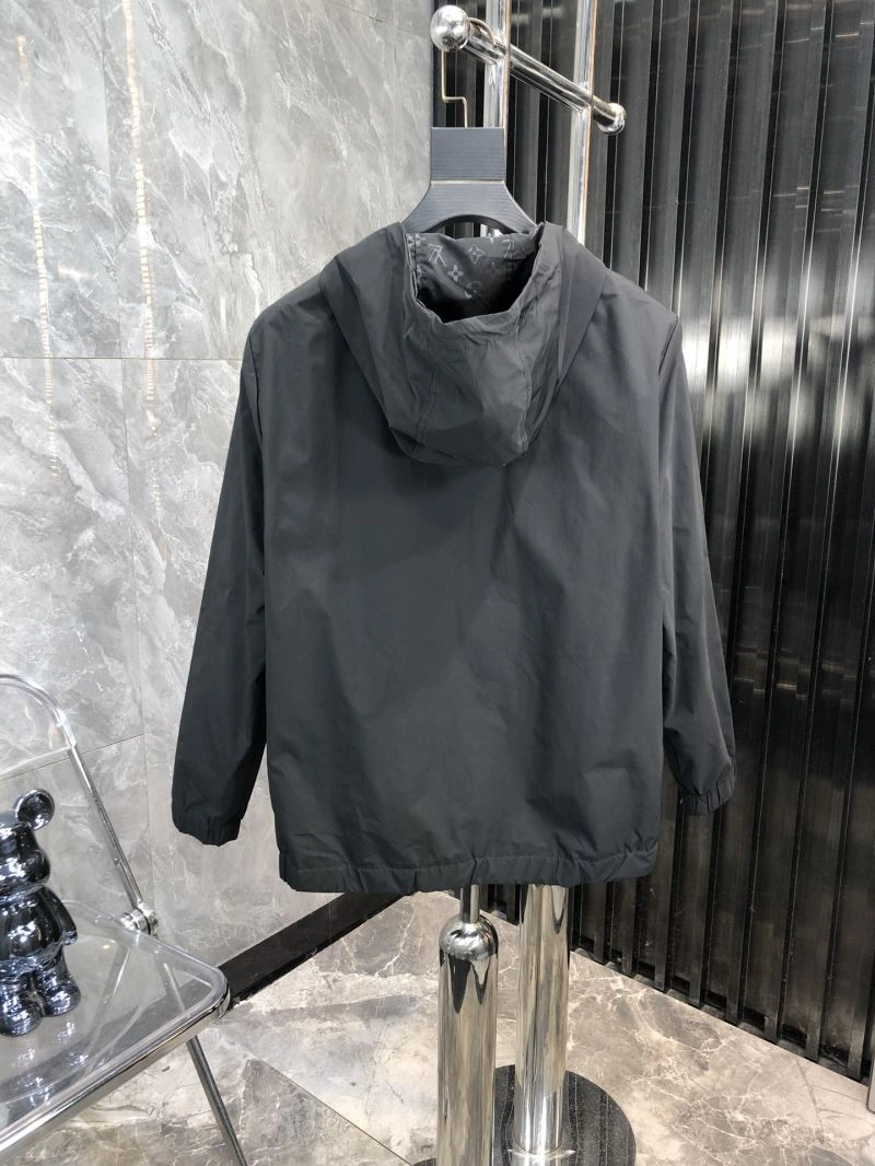 Louis Vuitton Outwear Sleek 136651