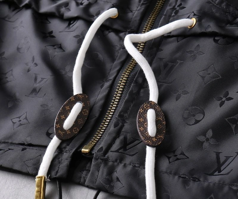 WrinkleFree Louis Vuitton Outwear 136652