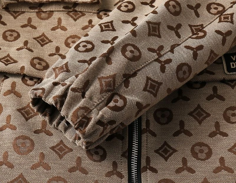 Sporty Louis Vuitton Outwear 136641