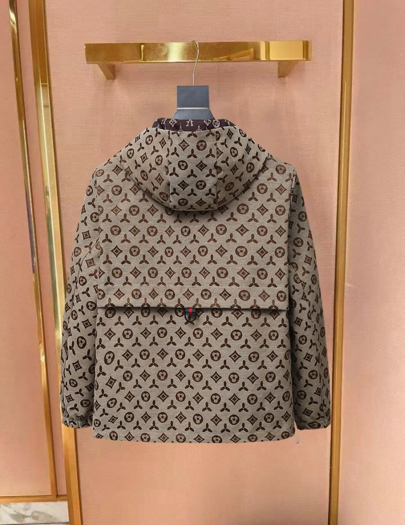 Sporty Louis Vuitton Outwear 136641