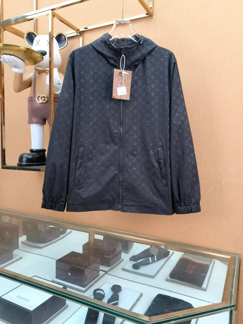 Flexible Louis Vuitton Outwear 136647