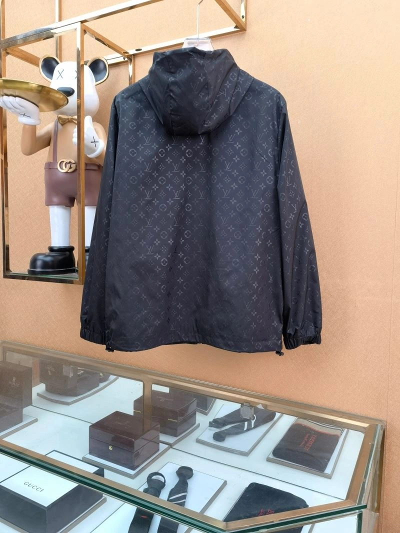 Flexible Louis Vuitton Outwear 136647