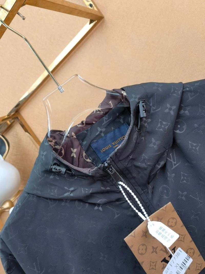 Flexible Louis Vuitton Outwear 136647
