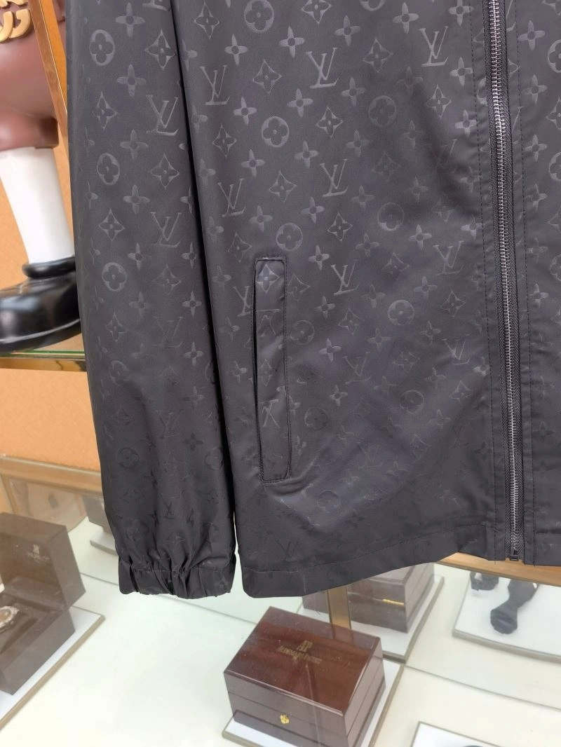 Flexible Louis Vuitton Outwear 136647