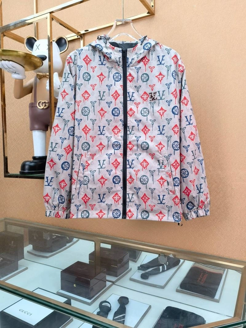 Stretchable Louis Vuitton Outwear 136638
