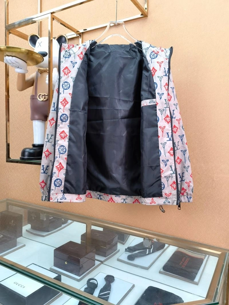 Stretchable Louis Vuitton Outwear 136638