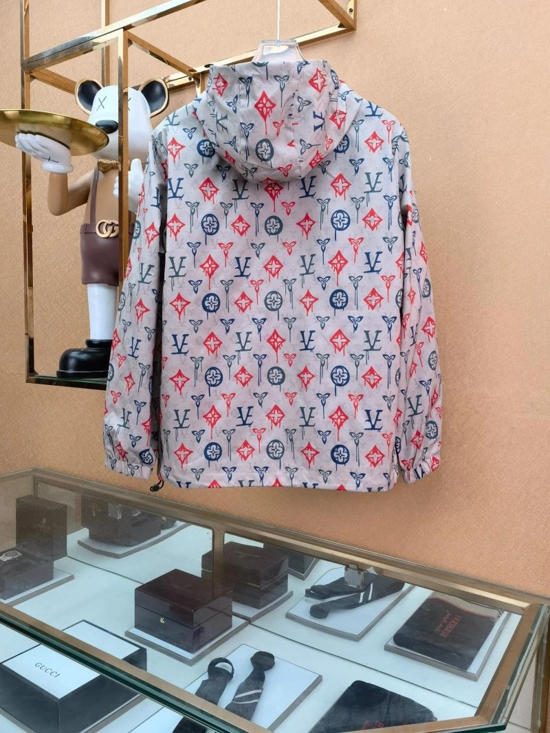 Stretchable Louis Vuitton Outwear 136638