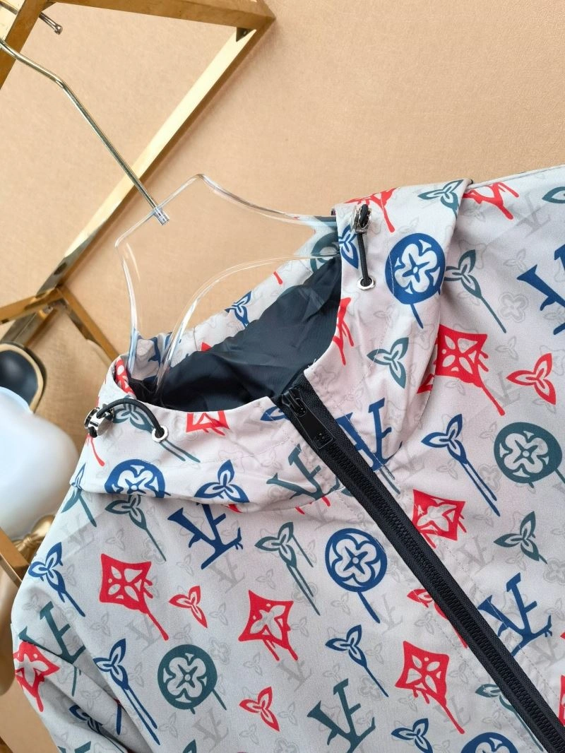 Stretchable Louis Vuitton Outwear 136638