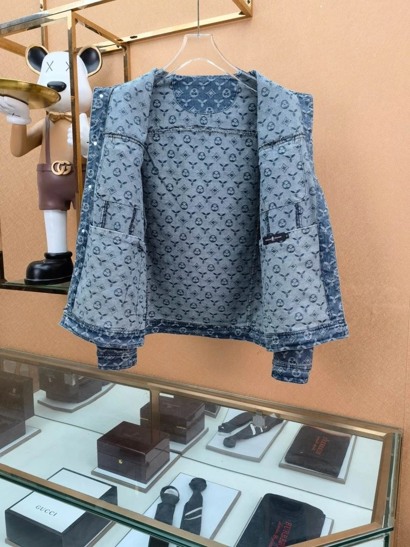 Louis Vuitton Outwear Chic 136634