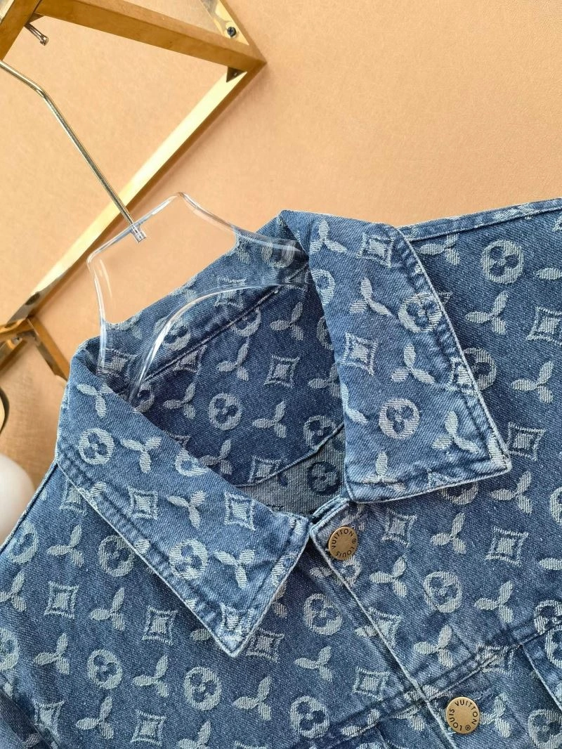 Louis Vuitton Outwear Chic 136634