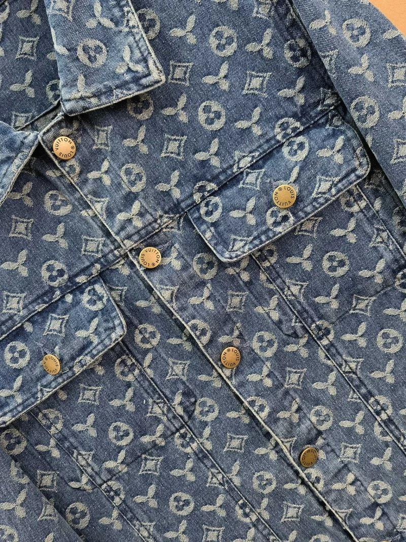 Louis Vuitton Outwear Chic 136634