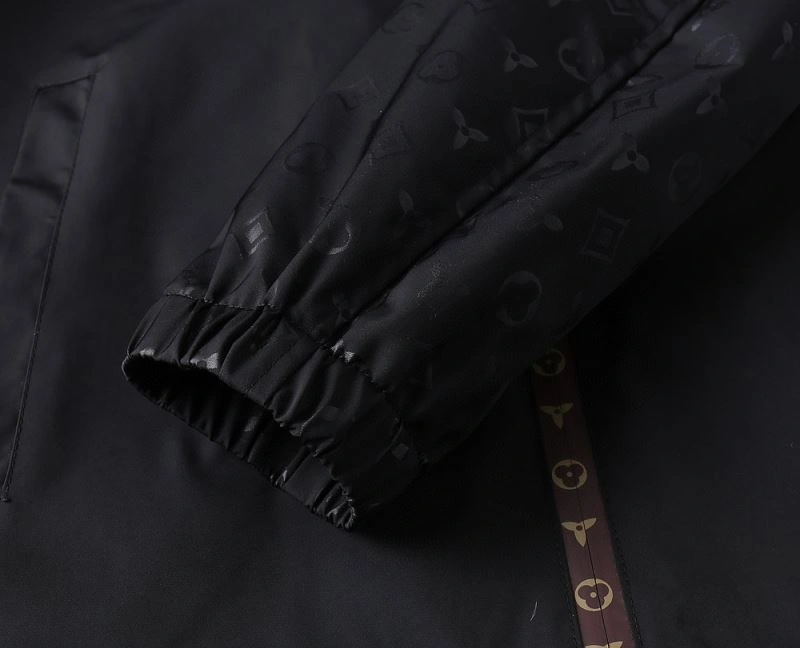 MultiPurpose Louis Vuitton Outwear 136630