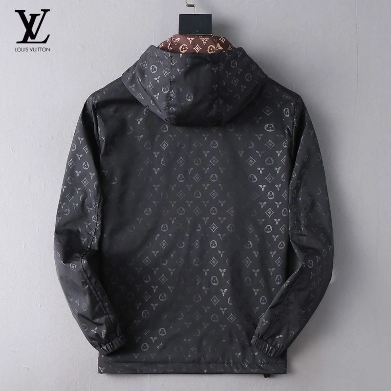MultiPurpose Louis Vuitton Outwear 136630