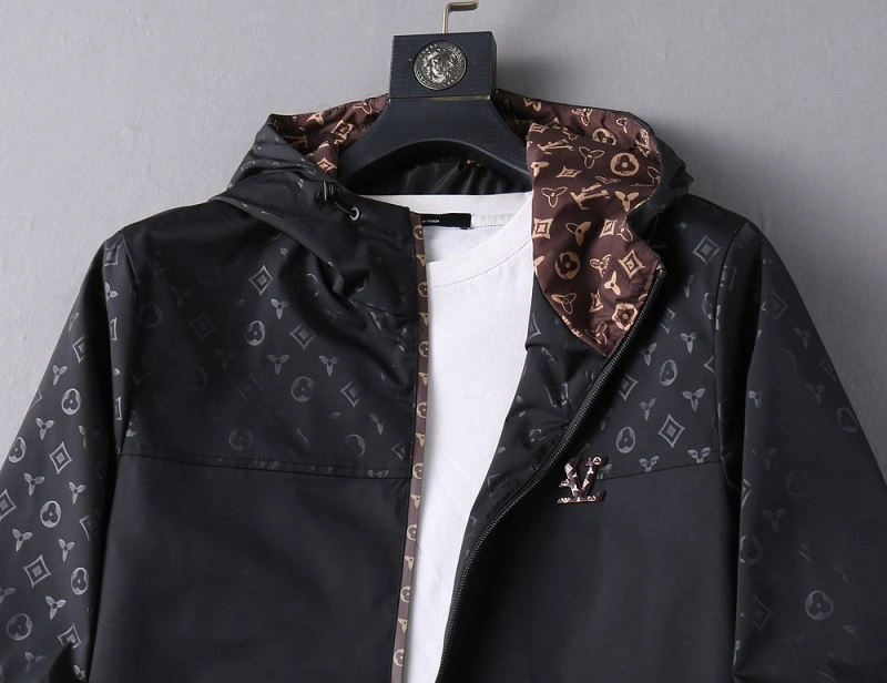 MultiPurpose Louis Vuitton Outwear 136630