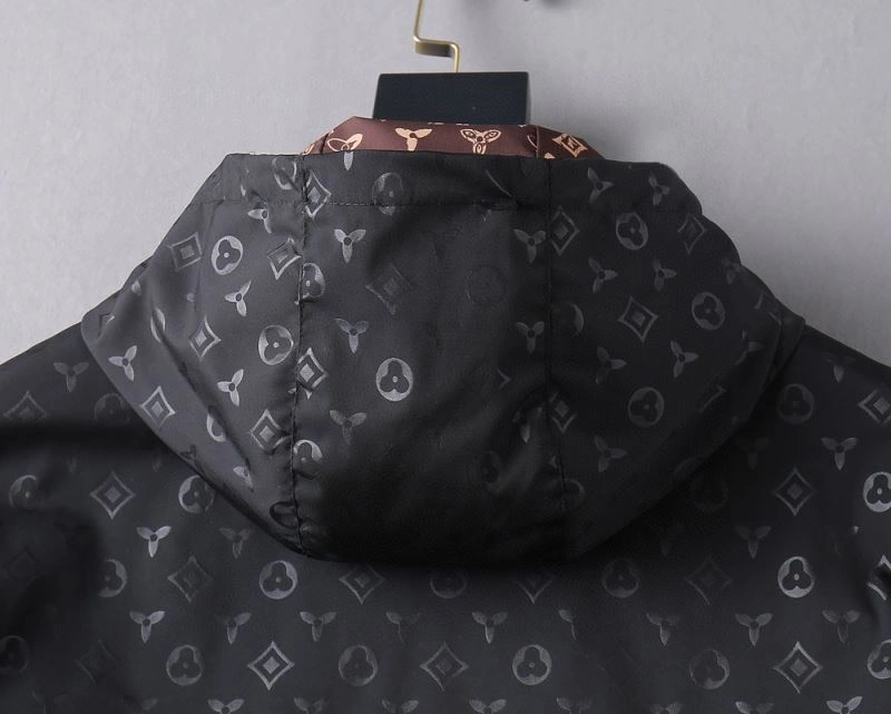 MultiPurpose Louis Vuitton Outwear 136630