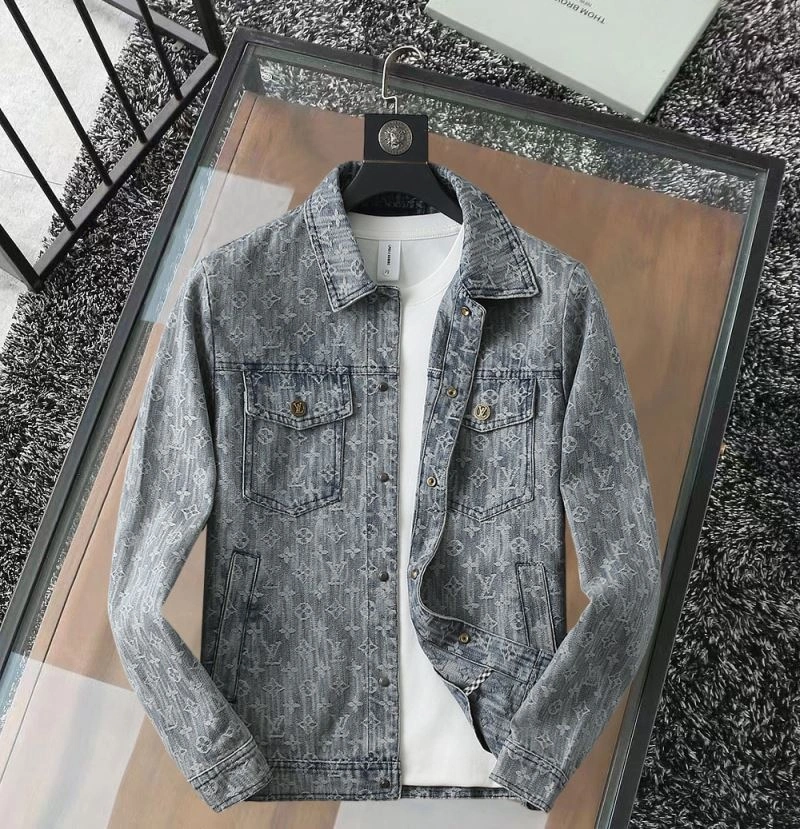 Flexible Louis Vuitton Outwear 136623